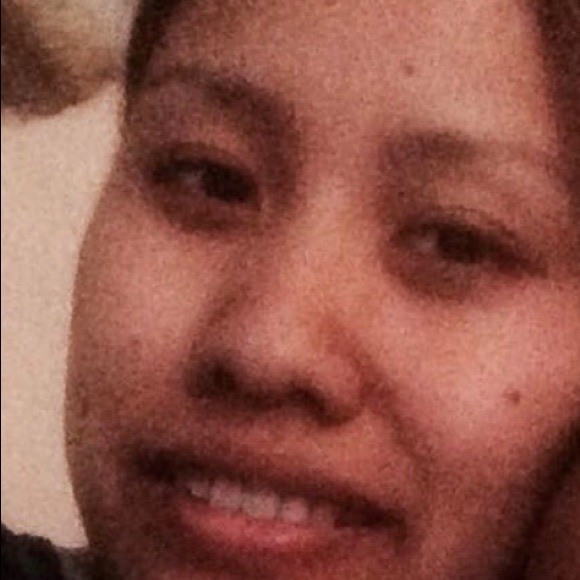 Profile Picture of Salia Saesee (@salia_saesee) on Poshmark