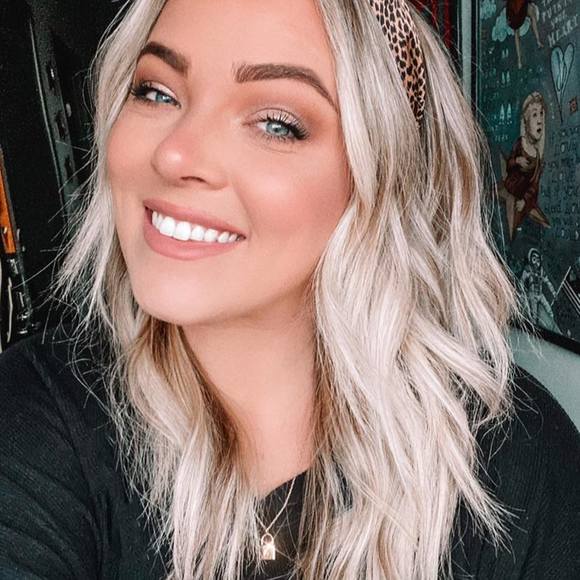 Profile Picture of Bree Echelbarger (@breeechelbarger) on Poshmark