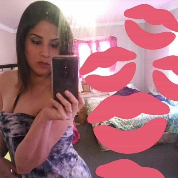 Profile Picture of Stefanni Stefanni (@genniesalas03) on Poshmark