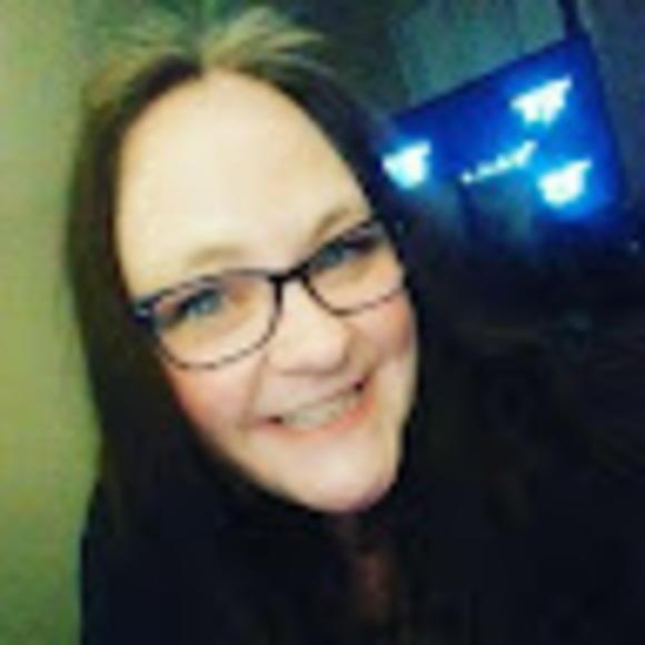 Profile Picture of Anne Fishell (@annefishell) on Poshmark