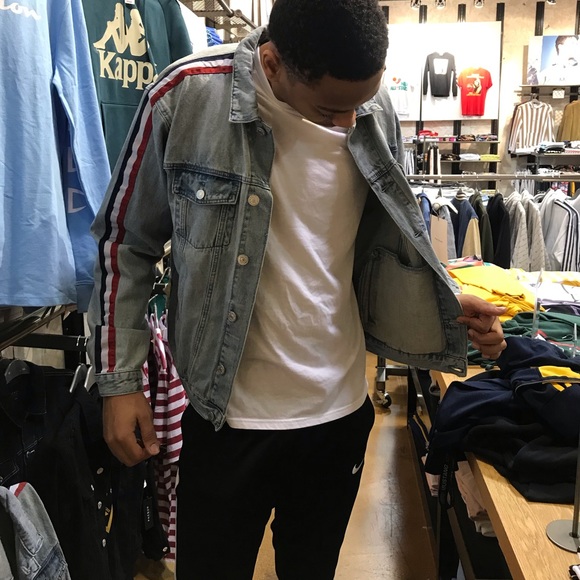 Profile Picture of Thomas Wright (@twright17181) on Poshmark