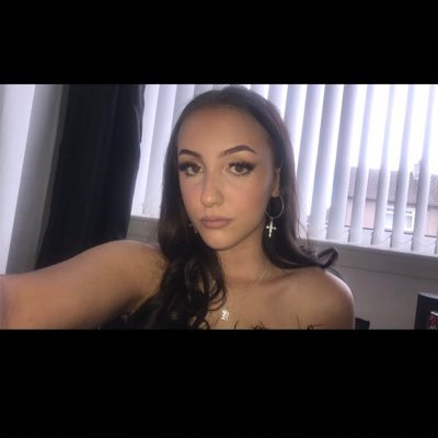 Profile Picture of Rhiannon Quinn (@rhiannonqxx) on Twitter