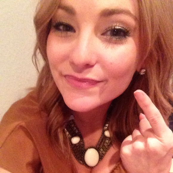 Profile Picture of Ariel Captain (@arielcaptain2) on Poshmark