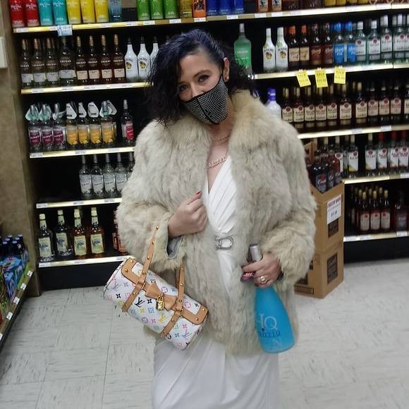 Profile Picture of Cindy Varnadore (@cindy_varnadore) on Poshmark