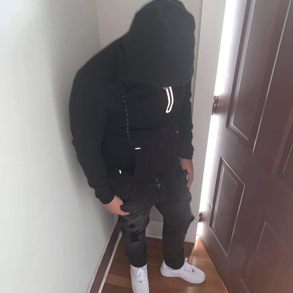 Profile Picture of Joshua Carpio (@josh23424) on Poshmark