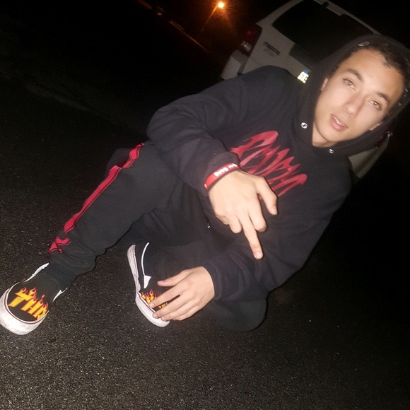 Profile Picture of Tavian Stradwick (@tavian666) on Poshmark