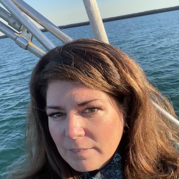 Profile Picture of Laurie Freese blasing (@llblasing) on Poshmark