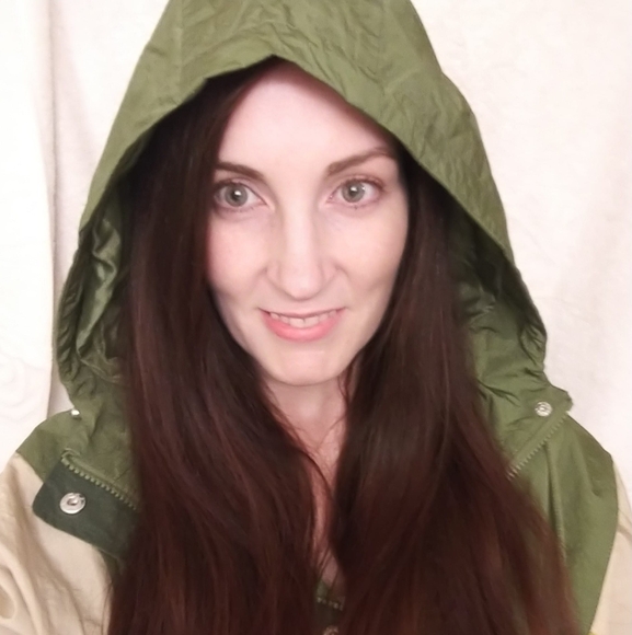 Profile Picture of Maggie Verrinder (@emveetu) on Poshmark