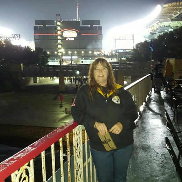 Profile Picture of Heather Santek (@auntbebber) on Poshmark