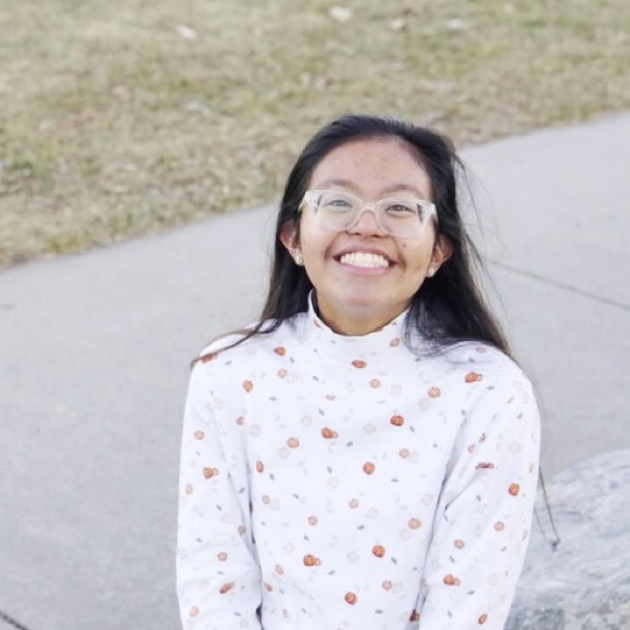 Profile Picture of Thea Labuntog (@theabeatrice) on Poshmark