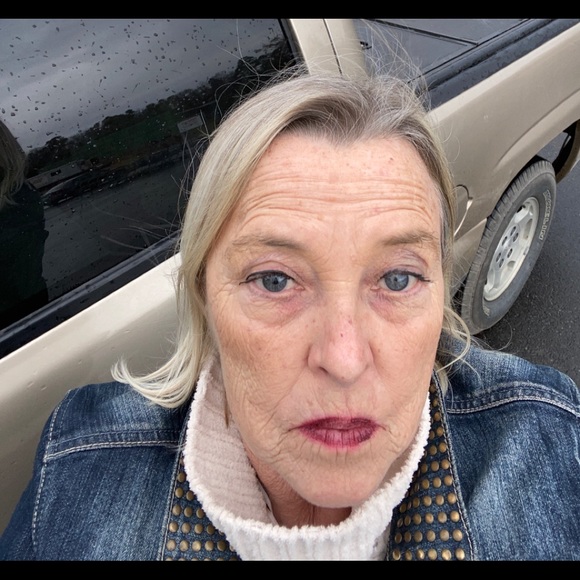 Dayna Carter - Poshmark Profile Picture of Dayna Carter (@daynakay12) on Poshmark