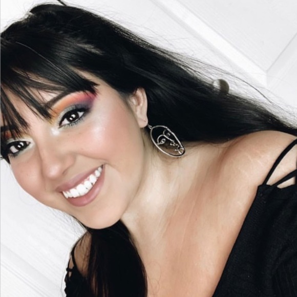 Profile Picture of Clarissa Reyna (@closetofclari) on Poshmark