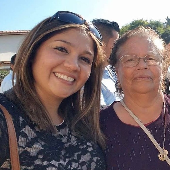 Profile Picture of Vicky Guzman (@soch1982) on Poshmark