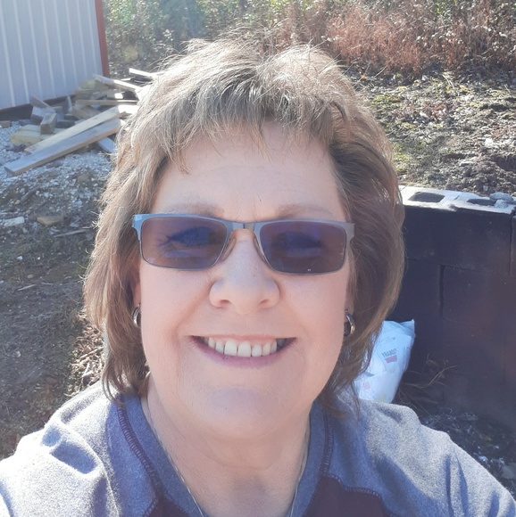 Profile Picture of Denise Bechtel (@ddbechtel) on Poshmark