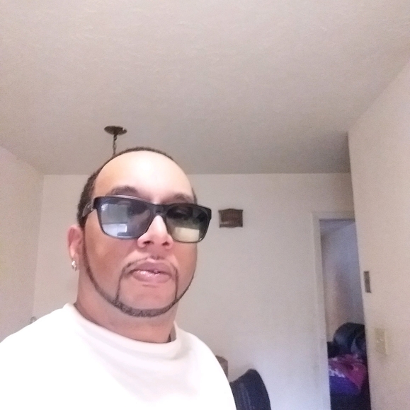 Profile Picture of Chris Hilliard (@tonysparks_13) on Poshmark