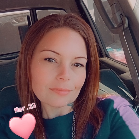 Profile Picture of Amanda Ross (@amandaross127) on Poshmark