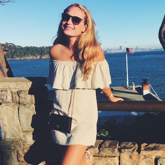 Profile Picture of Caroline Schulberg (@carolinebsch) on Poshmark