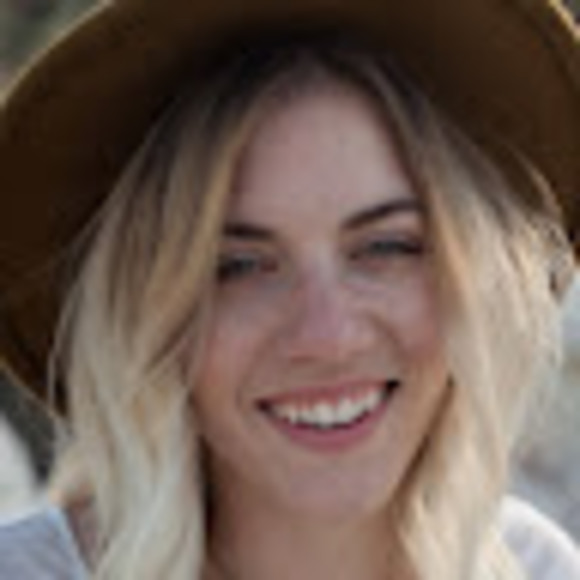 Profile Picture of Cayla Shortley (@caylashortley) on Poshmark