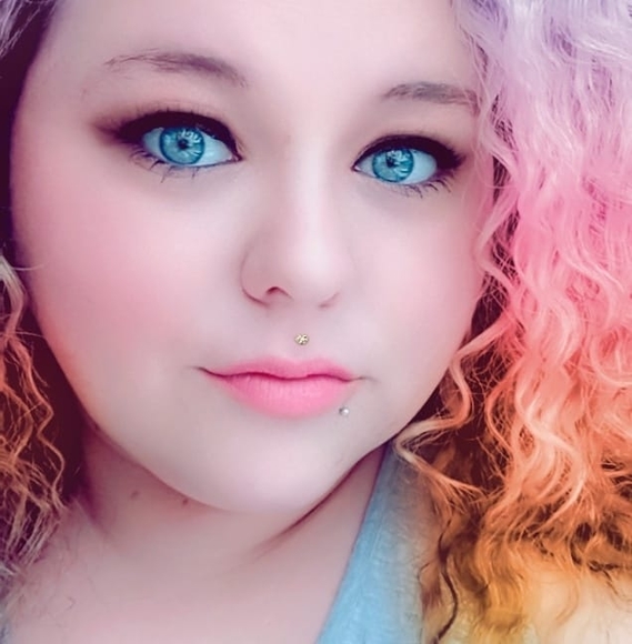 Profile Picture of Brittany Devore (@brittany_devore) on Poshmark