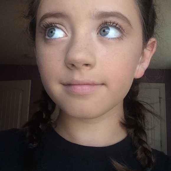 Profile Picture of Ella Traynum (@amaeella) on Poshmark