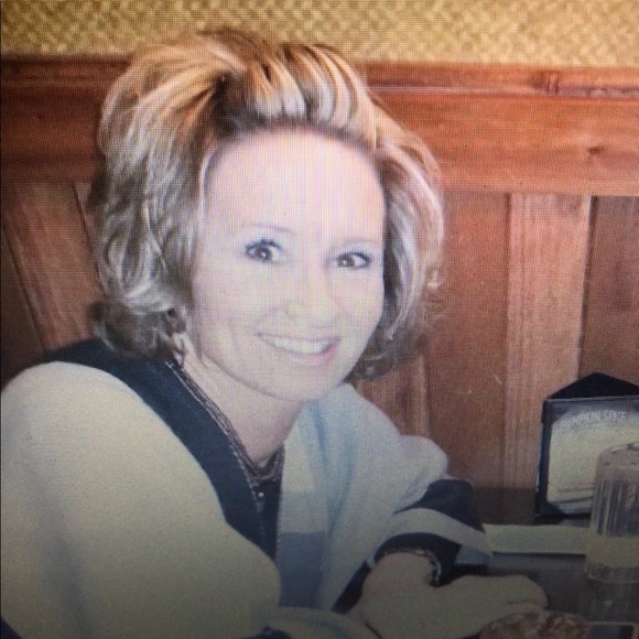 Profile Picture of Sherri Jarnot (@r81927) on Poshmark