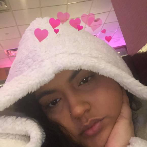 Profile Picture of Melanie Monegro (@melanie_monegro) on Poshmark