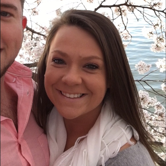 Profile Picture of Shelby Artkop (@sartkop) on Poshmark