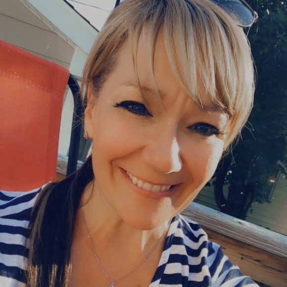 Profile Picture of Joyce Roberts (@robej7k) on Poshmark