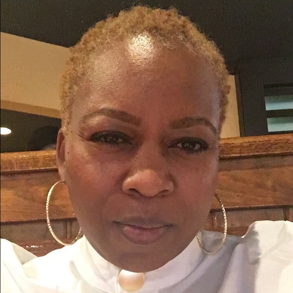 Profile Picture of Terri Dixon (@tdixon203) on Poshmark