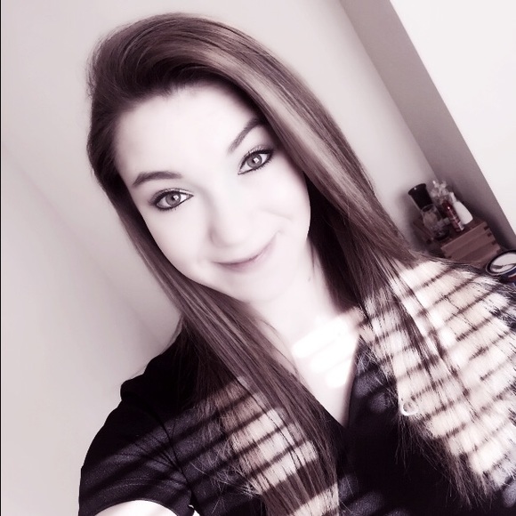 Profile Picture of Catherine Bradley (@katebradley0919) on Poshmark