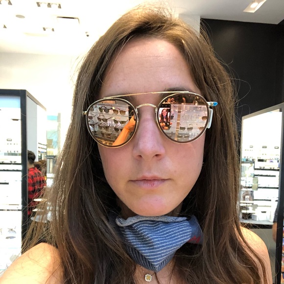 Profile Picture of Laura Elman (@lauraels) on Poshmark