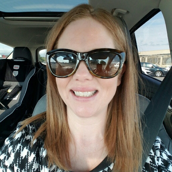 Profile Picture of Gina Garrelts (@ggmoose) on Poshmark