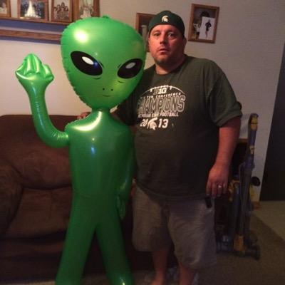 Profile Picture of Scott Charbonneau (@highlife2709) on Twitter