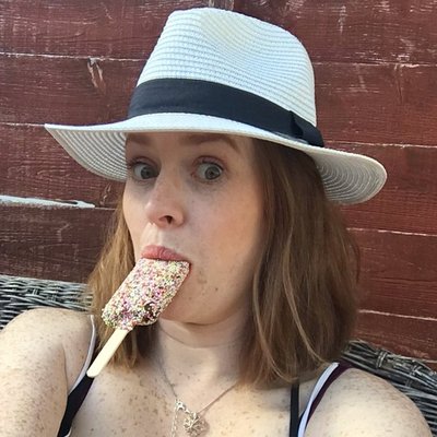 Profile Picture of Holly Abbott (@DaisyChainHolly) on Twitter