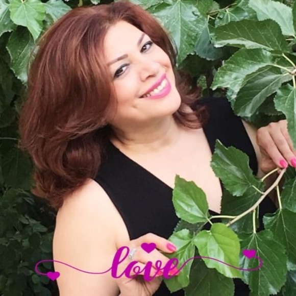 Profile Picture of Farideh Namdar (@f_namdar20) on Poshmark