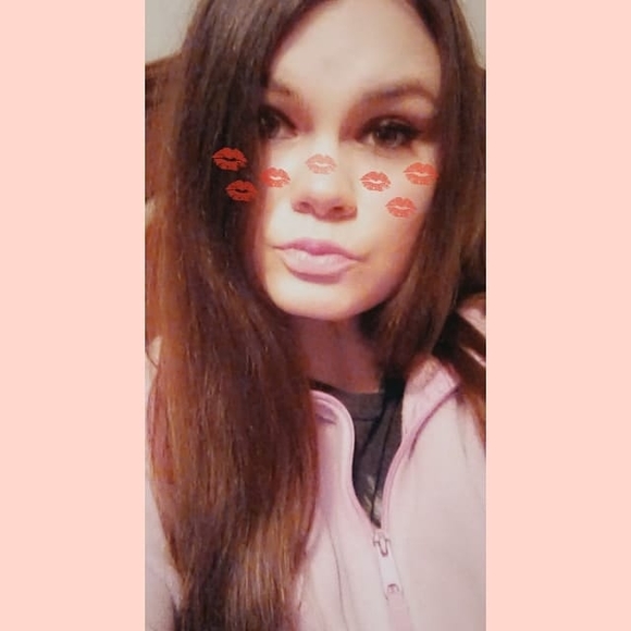 Maria Selby - Poshmark Profile Picture of Maria Selby (@xpinkiee95x) on Poshmark