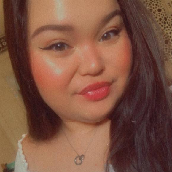 Profile Picture of Alexis Brooker (@brooker_101) on Poshmark