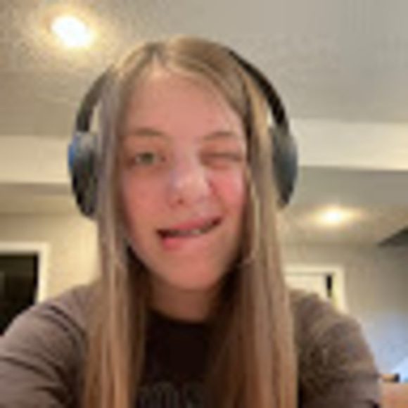 Profile Picture of Mia Perong (@pitabuddy28) on Poshmark