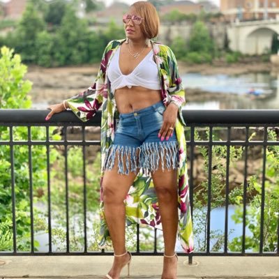 Profile Picture of Meshonda Latrice Moore 💕💚 (@themelamoshow) on Twitter