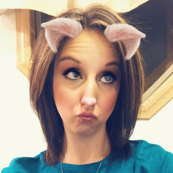 Profile Picture of Courtney Dorchak (@cdorchak) on Poshmark