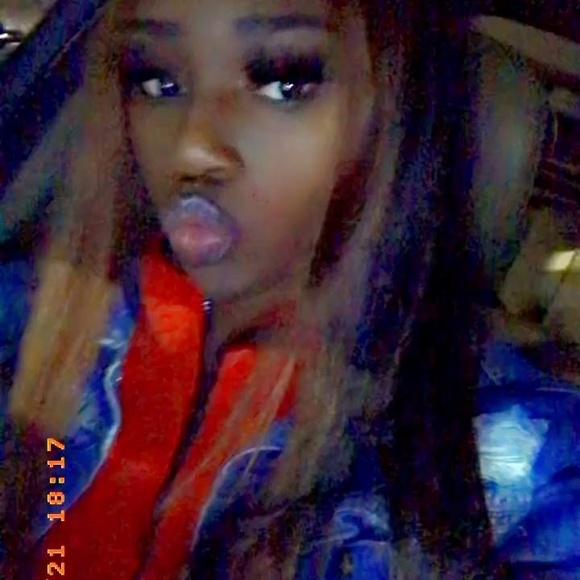 Profile Picture of Tamara Warren (@warrentamara49) on Poshmark