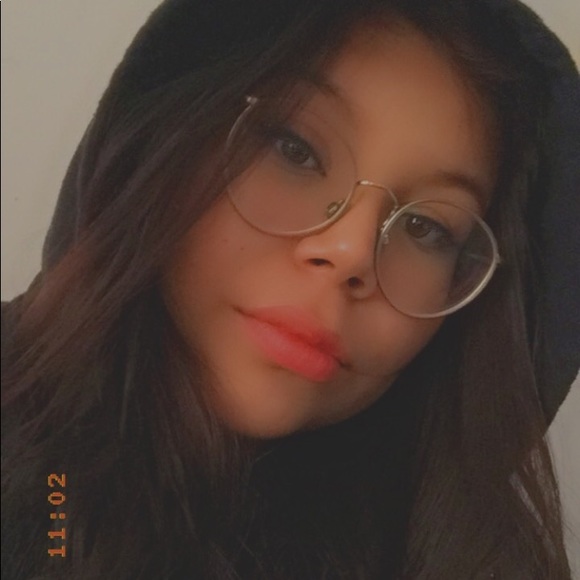 Profile Picture of Gabrielle Jacob (@gabriellejacob) on Poshmark