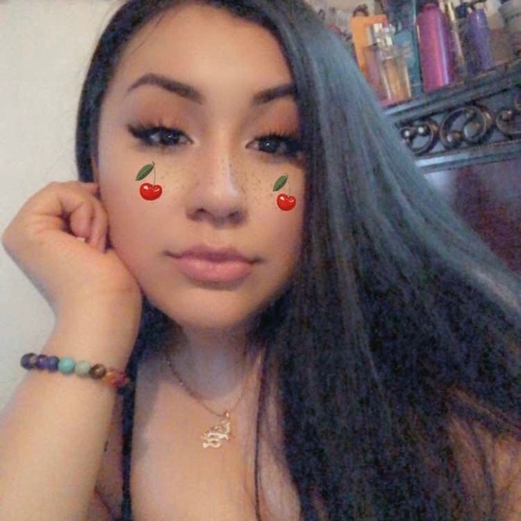 Profile Picture of Bianca a. Zaragoza (@biancaagustina7) on Poshmark