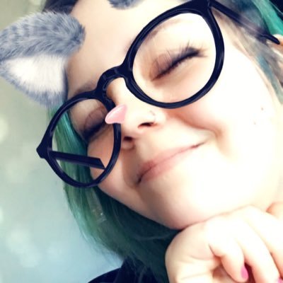 Profile Picture of Caitlin Mackey (@littlebowbeech) on Twitter