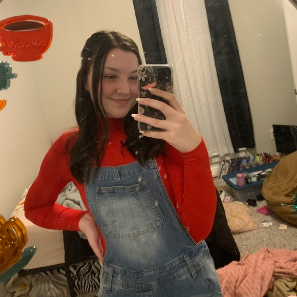 Profile Picture of Brooke Sydow (@brooke_sydow) on Poshmark