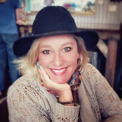 Profile Picture of Jennifer Lynn McCarthy (Freelancer+Author) (@McCarthyWrites) on Twitter