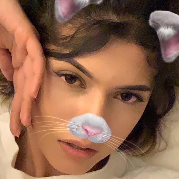 Profile Picture of Daisy Miramontes (@pr3tty6ir1) on Poshmark