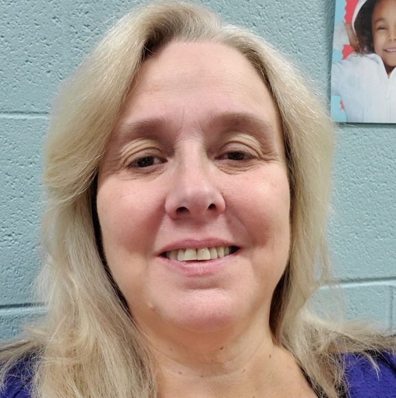 Profile Picture of Shirley Manning (@dettedreewes54) on Poshmark