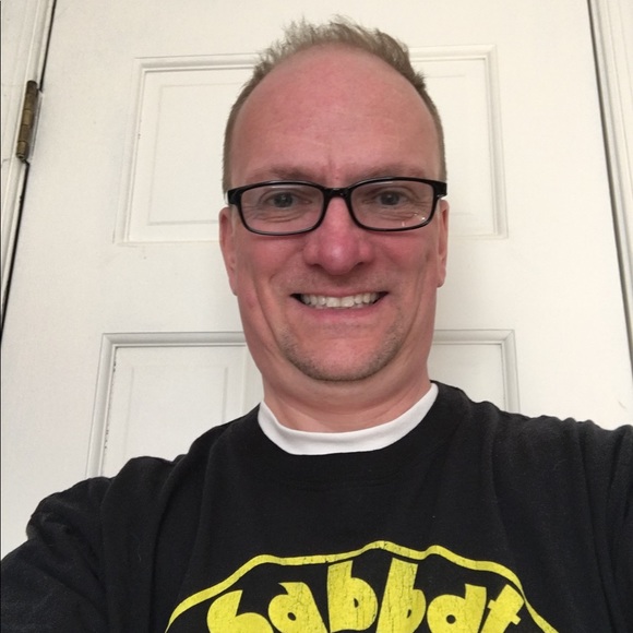 Profile Picture of Craig Hurd (@craigaroo74) on Poshmark