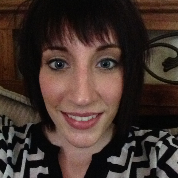 Profile Picture of Chelsie Bishop (@chelsieb22) on Poshmark